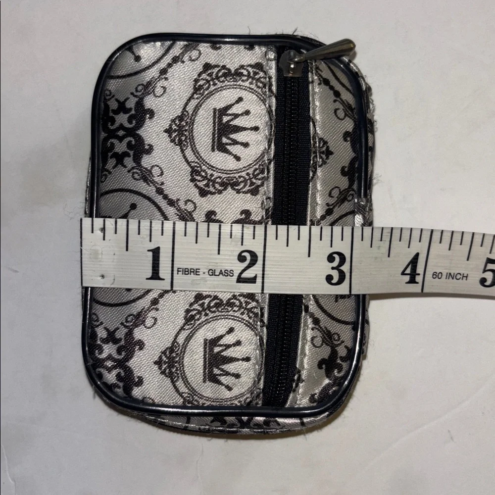 FASHION SMART BRAND SILVER AND BLACK CROWN DESIGN COIN PURSE FULL ZIP CLOSURE